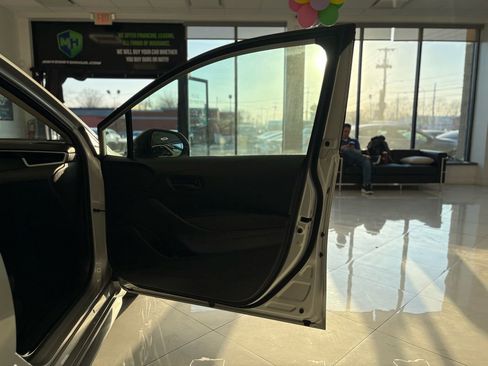 Used 2025 Toyota Corolla LE image 36