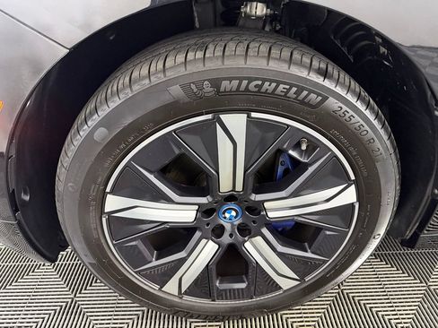 Used 2023 BMW iX xDrive50 w/ Sport Package AWD/4WD image 12