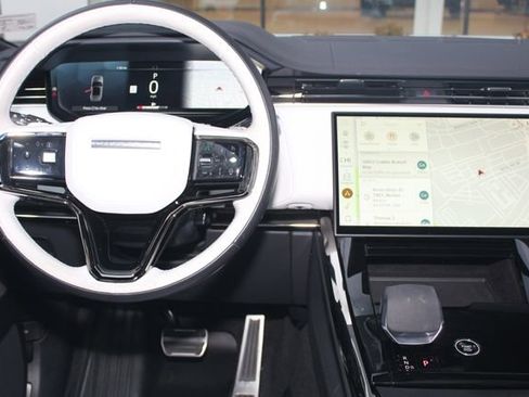 Used 2025 Land Rover Range Rover Sport Dynamic SE image 4