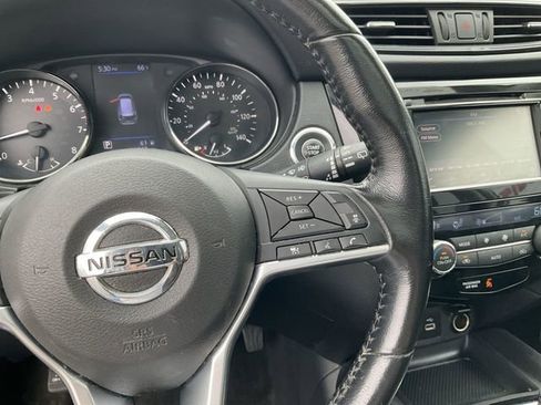 Used 2018 Nissan Rogue SV w/ Sun & Sound Touring Package AWD/4WD image 20