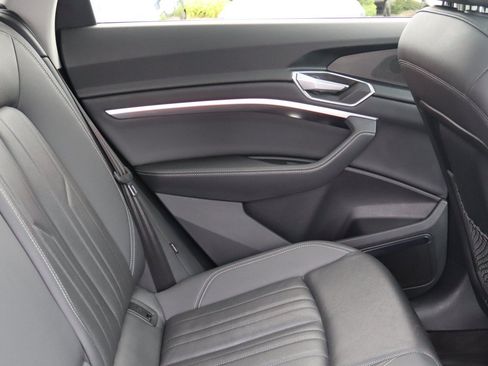 Used 2021 Audi e-tron Premium Plus w/ Premium Plus Package AWD/4WD image 14