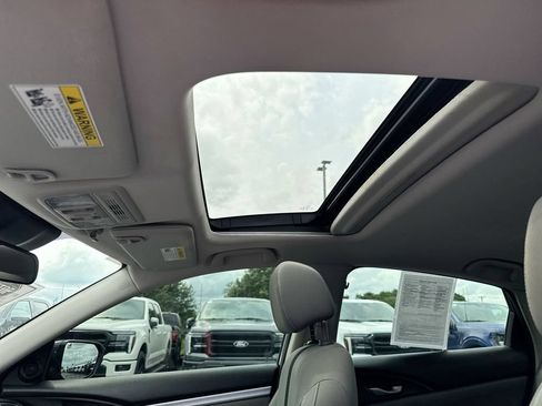 Used 2019 Honda Civic EX image 19