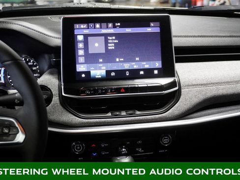 Used 2023 Jeep Compass Latitude image 10