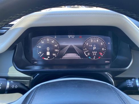 Used 2020 Land Rover Defender 110 HSE image 11