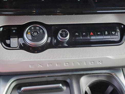 Used 2025 Ford Expedition Max Active RWD image 17