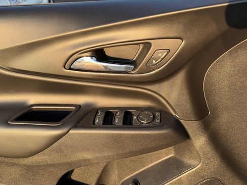 Used 2019 Chevrolet Equinox LT FWD image 19