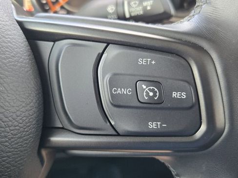 Used 2022 Jeep Gladiator Willys image 25