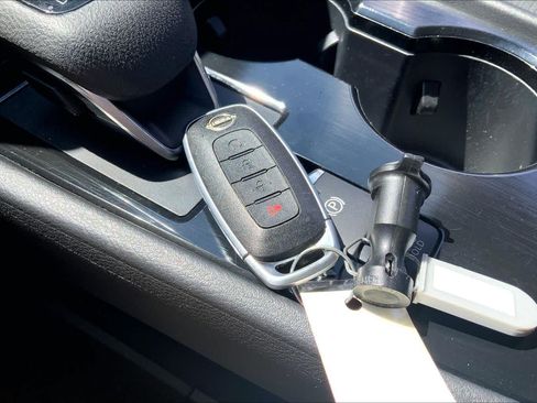 Used 2023 Nissan Rogue SV AWD/4WD image 14
