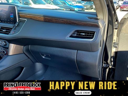 Used 2024 Chevrolet Suburban High Country w/ Advanced Technology Package image 14