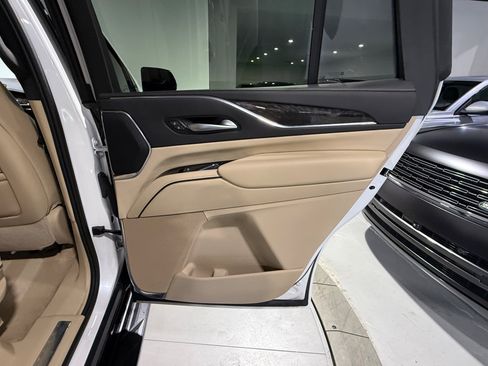 Used 2023 Cadillac Escalade Premium Luxury AWD/4WD image 42