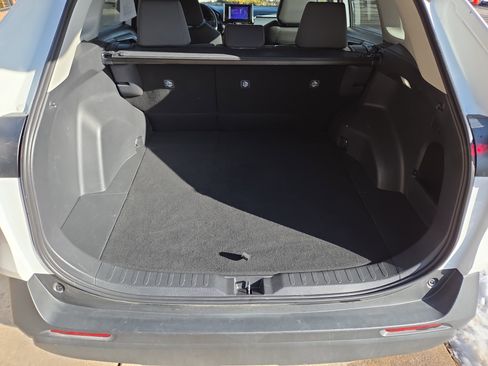 Used 2025 Toyota RAV4 XLE image 5