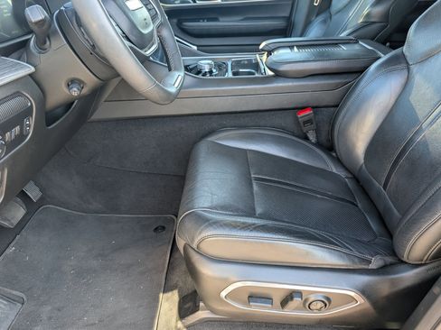 Used 2023 Jeep Wagoneer Series III w/ Preferred Equipment Group image 5