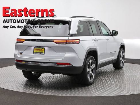 Used 2022 Jeep Grand Cherokee Limited 4xe w/ Luxury Tech Group II AWD/4WD image 5