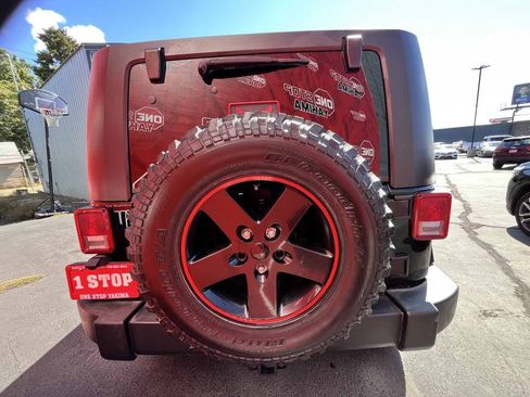 Used 2007 Jeep Wrangler Unlimited Rubicon w/ Dual Top Group AWD/4WD image 6