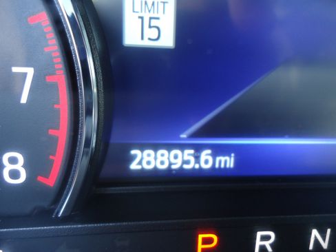 Used 2022 Ford Explorer XLT w/ Equipment Group 202A AWD/4WD image 13