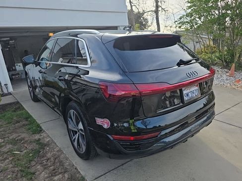 Used 2024 Audi Q8 e-tron Premium Plus w/ Premium Plus Package image 6