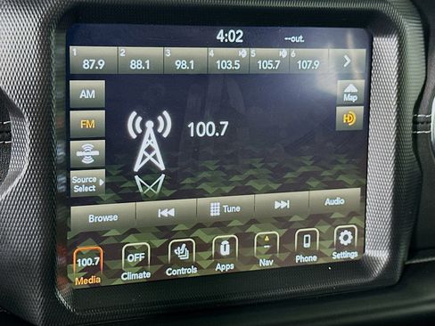 Used 2023 Jeep Wrangler Unlimited Sahara w/ Cold Weather Group AWD/4WD image 21