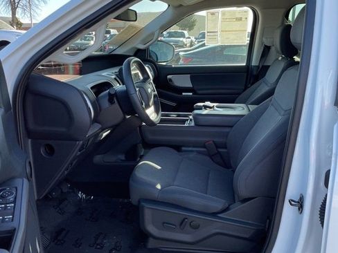 Used 2025 Ford Expedition Active image 12