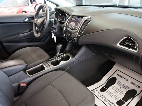 Used 2019 Chevrolet Cruze LT FWD image 39