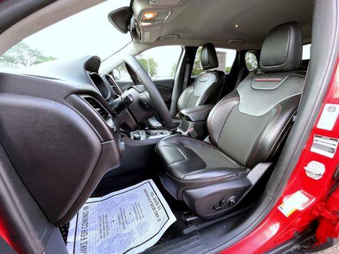 Certified 2019 Jeep Cherokee Trailhawk w/ Comfort/Convenience Group image 10