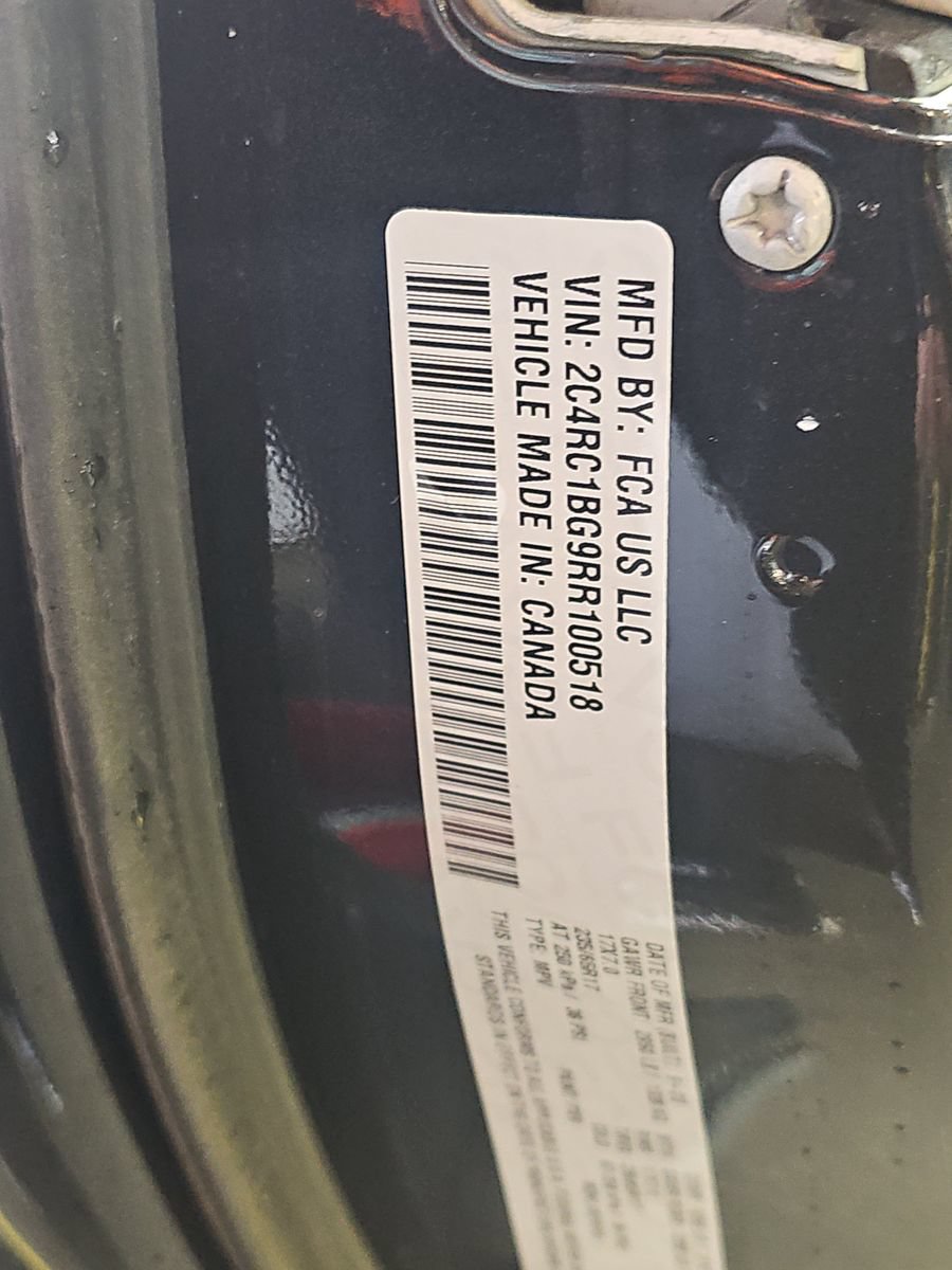 Used 2024 Chrysler Pacifica Touring-L FWD image 14
