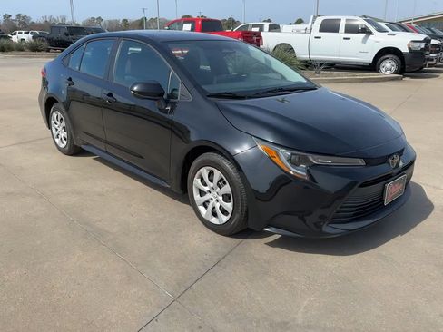 Used 2024 Toyota Corolla LE FWD image 3