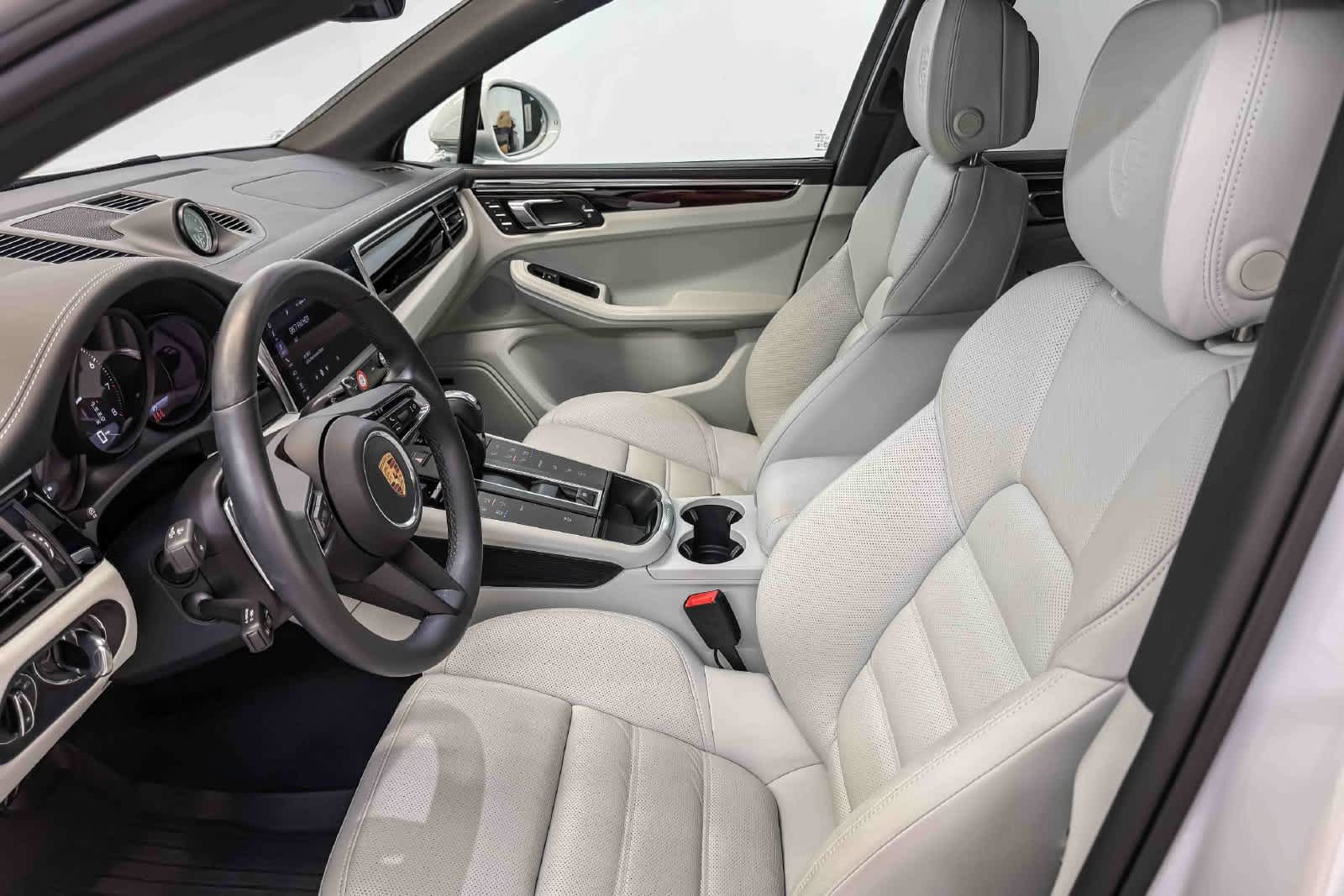 Certified 2026 Porsche Macan AWD/4WD image 23