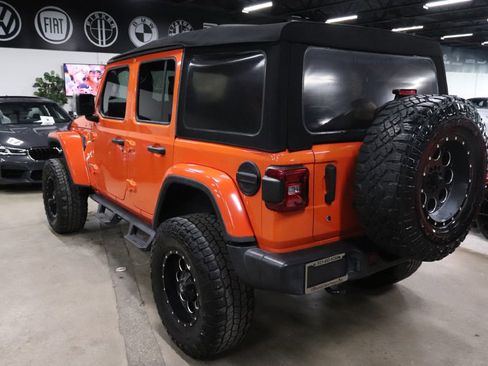 Used 2019 Jeep Wrangler Unlimited Sahara image 3