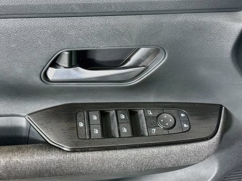 Used 2025 Nissan Kicks SV FWD image 17