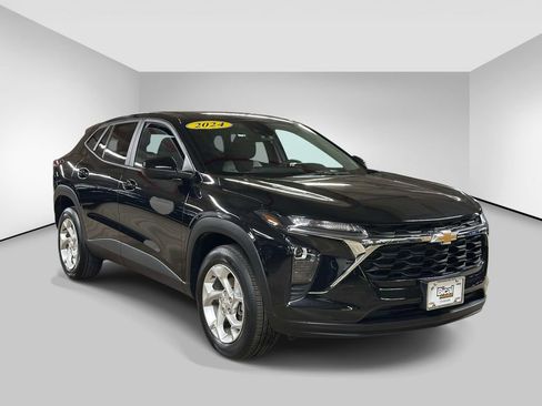 Used 2024 Chevrolet Trax LS w/ LS Convenience Package FWD image 7