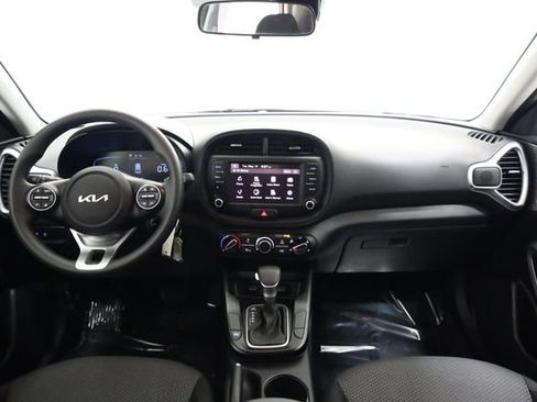 Used 2025 Kia Soul LX w/ LX Technology Package FWD image 14