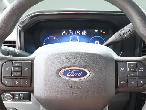 Used 2023 Ford F250 XLT w/ XLT Premium Package AWD/4WD image 15