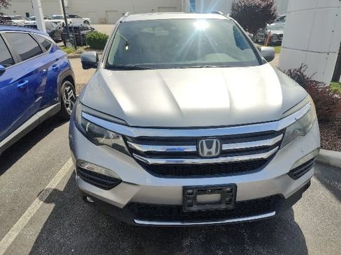 Used 2016 Honda Pilot Touring image 16