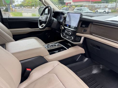 Used 2024 Ford Expedition Max Limited AWD/4WD image 13