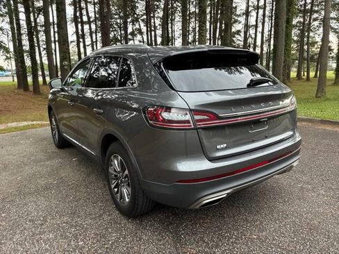 Used 2023 Lincoln Nautilus FWD w/ Premium Package image 5