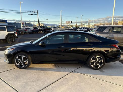 Used 2023 Hyundai Elantra SEL w/ Convenience Package image 2