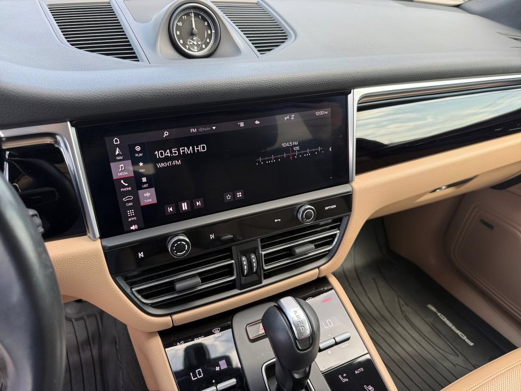 Used 2024 Porsche Macan w/ Premium Plus Package AWD/4WD image 18