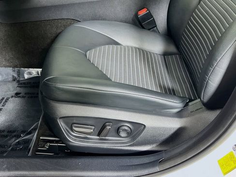 Used 2023 Toyota Camry SE w/ Cold Weather Package image 18