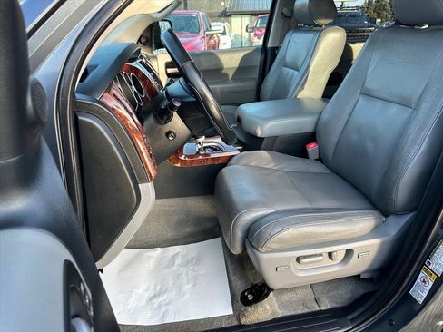 Used 2008 Toyota Sequoia Platinum image 22