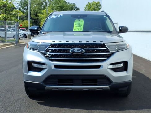 Used 2020 Ford Explorer XLT w/ Equipment Group 202A AWD/4WD image 2