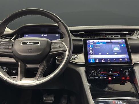 Used 2022 Jeep Grand Cherokee Limited image 6