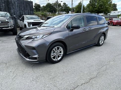 Used 2022 Toyota Sienna XSE w/ XSE Plus Package AWD/4WD image 7