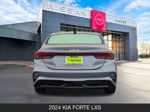 Used 2024 Kia Forte LXS image 9