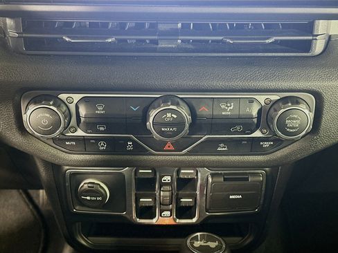 Used 2025 Jeep Wrangler Sport S image 22