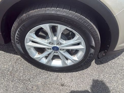 Used 2018 Ford Escape SE AWD/4WD image 4