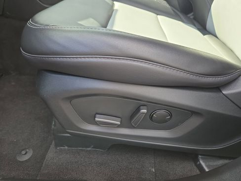 Used 2024 Ford Explorer XLT w/ Equipment Group 202A AWD/4WD image 12