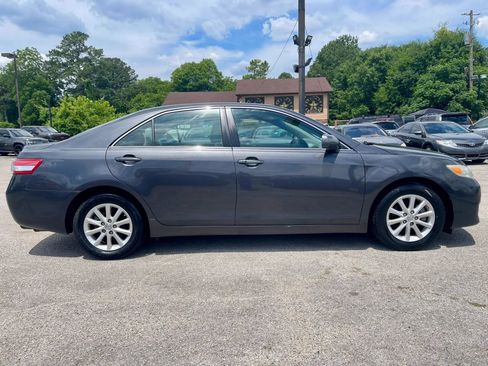 Used 2011 Toyota Camry XLE w/ XLE Extra-Value Pkg #2 FWD image 5