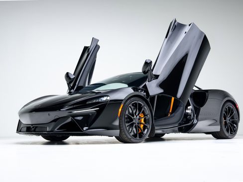 Used 2026 McLaren Artura image 8