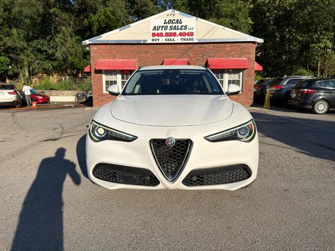 Used 2018 Alfa Romeo Stelvio Sport w/ Quick Order Package 22J Sport AWD/4WD image 2
