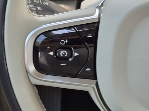 Certified 2025 Volvo XC90 T8 Plus w/ Protection Package Premier image 37